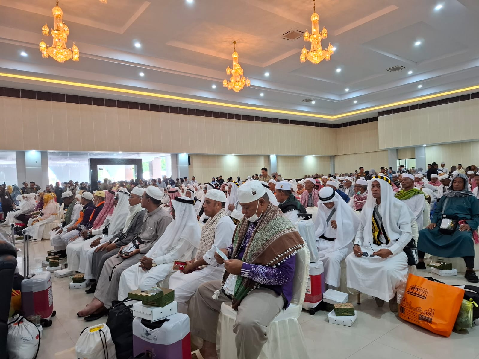 Sekretaris Daerah Maluku Utara Sambut Kepulangan Jamaah Haji Kloter 15 Halmahera Selatan di Asrama Haji Transit Ternate